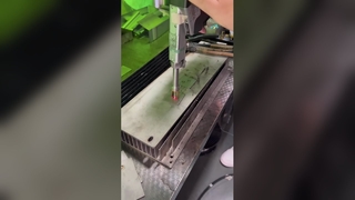 Machine de soudage laser à faisceau annulaire pour le soudage de boulons